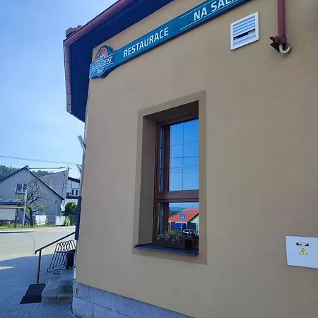 بيت ريفي A Restaurace Na Salasi Hutisko