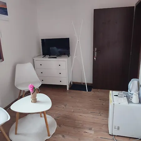 A Restaurace Na Salasi بيت ريفي Hutisko