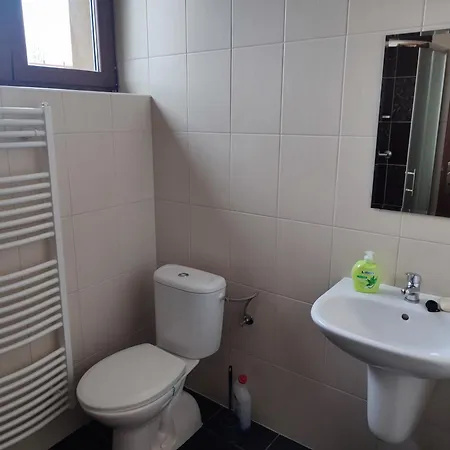 A Restaurace Na Salasi بيت ريفي Hutisko