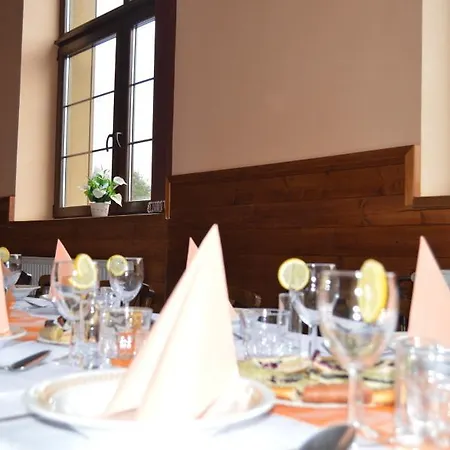 بيت ريفي A Restaurace Na Salasi